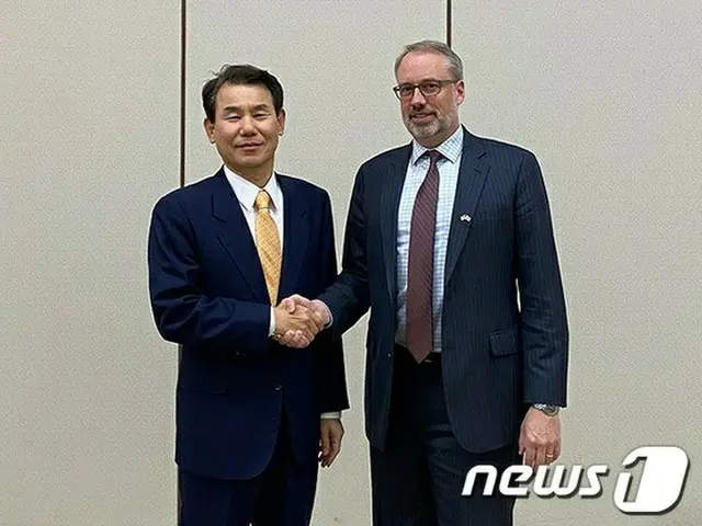 15日、韓国国防省でのマーク・エスパー米国国防相とチョン・ギョンドゥ韓国国防相（提供:news1）