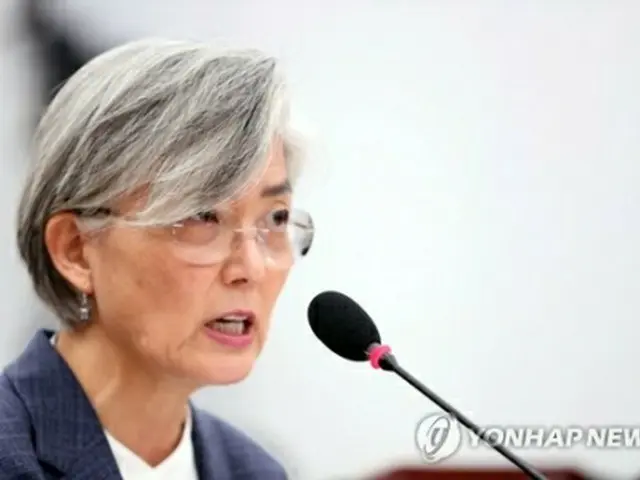 国会外交統一委員会で答弁する康氏＝21日、ソウル（聯合ニュース）