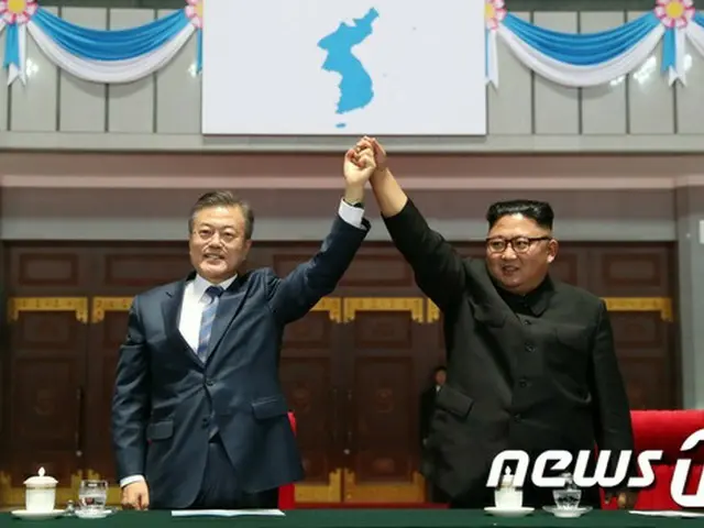 文在寅（ムン・ジェイン）韓国大統領と金正恩（キム・ジョンウン）北朝鮮国務委員長 （提供:news1）