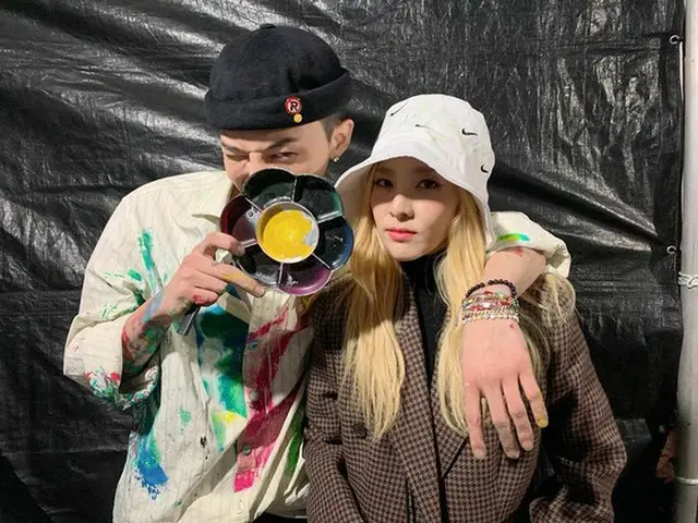 韓国ガールズグループ「2NE1」元メンバーのDARAが、G-DRAGON（BIGBANG）とのツーショットを公開して話題になっている。（写真提供:OSEN）