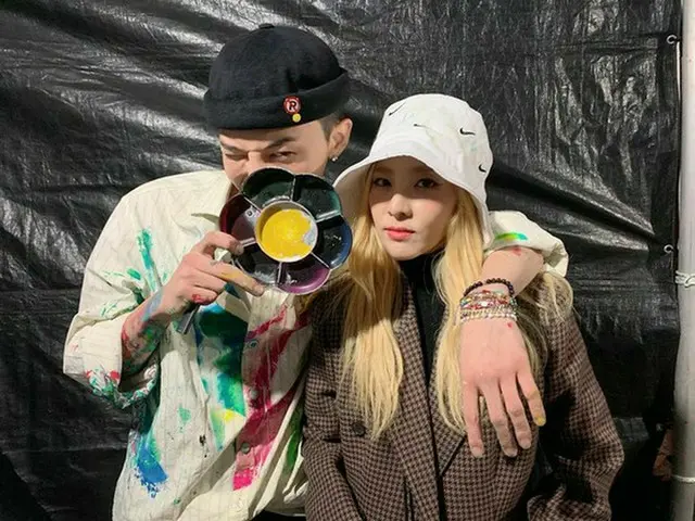 韓国ガールズグループ「2NE1」元メンバーのDARAが、G-DRAGON（BIGBANG）とのツーショットを公開して話題になっている。（写真提供:OSEN）