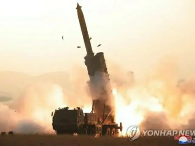 北朝鮮の朝鮮中央通信が報じた先月の「超大型放射砲」発射実験の様子＝（朝鮮中央通信＝聯合ニュース）≪転載・転用禁止≫