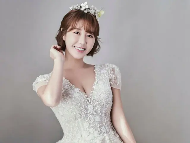 女性ソロ歌手NAVI、本日（11/30）1歳年上の一般男性と結婚、司会はキム・シニョン（提供:news1）