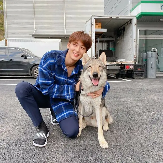 チャ・ウヌ（ASTRO）、インスタに“彼氏感”あふれるビジュアルを公開（提供:OSEN）