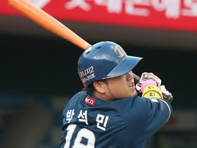 ＜韓国プロ野球＞“今年の選手賞”NCダイノスのパク・ソクミン、「記憶に残る賞」（提供:news1）