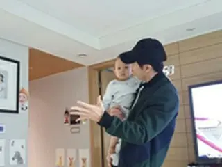 【トピック】俳優チョ・ヒョンジェ、かわいい親子のツーショットが話題