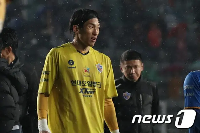 元神戸の韓国代表GKキム・スンギュ、痛恨のスローインミスで優勝逃す（画像:news1）