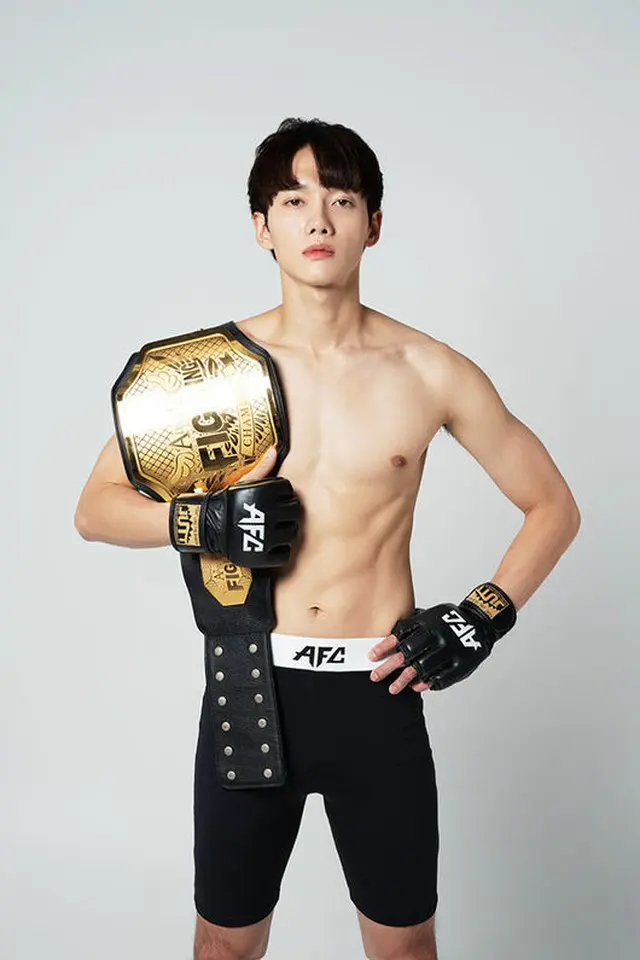 AFC（Angel's Fighting Championship）の芸能人チャンピオンイ・デウォンが、TV CHOSUNの新概念のトロット（演歌）オーディション「ミスタートロット」に、101人の参加者のうちの1人として出演する。（提供:OSEN）