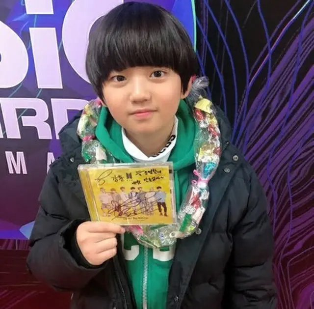 子役キム・ガンフン、大ファンV（防弾少年団）からのサインCD＆ハグに感謝（提供:news1）