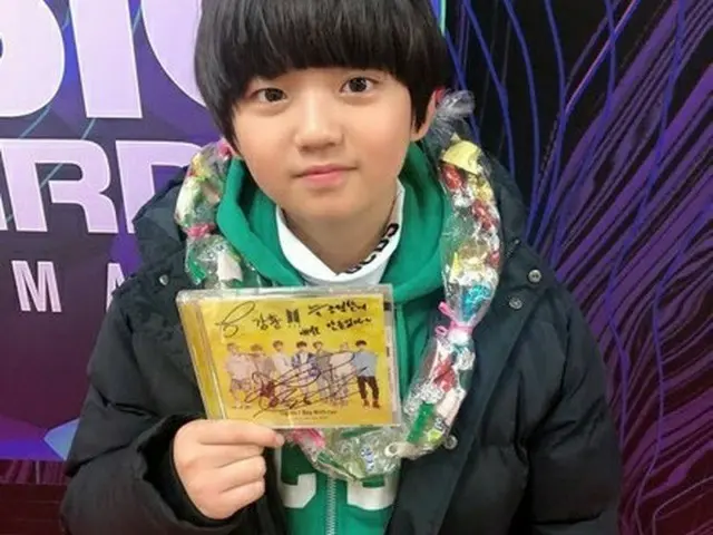 子役キム・ガンフン、大ファンV（防弾少年団）からのサインCD＆ハグに感謝（提供:news1）
