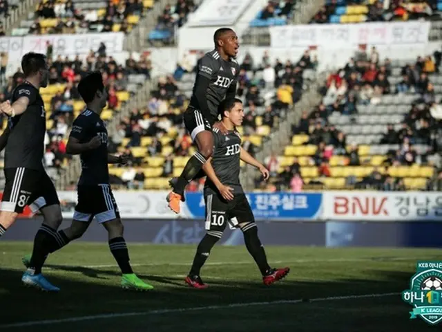＜サッカー＞釜山、慶南下しKリーグ1部復帰へ（画像:news1）