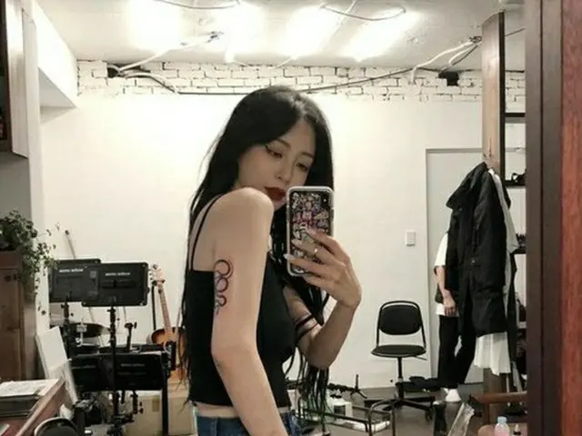 韓国女優ハン・イェスルが、新しいタトゥーを公開し、話題になっている。（写真提供:OSEN）