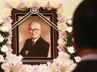俳優イ・ビョンホンの養父で旧大宇グループ創業者の金宇中氏、死去