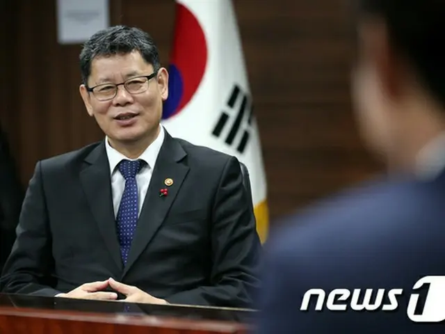 韓国統一部のキム・ヨンチョル長官は12日、「戦争危機説まで提起されていた2017年の状況を繰り返してはならない」とし、米朝間の対話を促した。（提供:news1）
