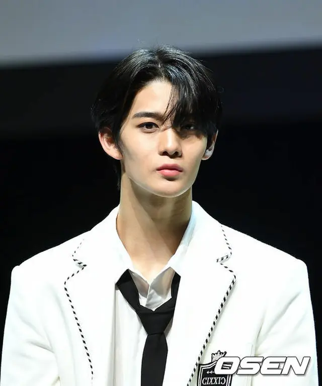 V LIVEで不適切な発言をし、謝罪した「CIX」ペ・ジニョン。（提供:OSEN）