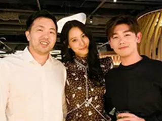 歌手エリック・ナム、”新婚”スヒョン－チャ・ミングン夫妻と3ショット 「お幸せに」