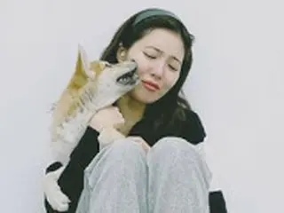 ヒョナ＆DAWNカップル、捨て犬を養子縁組に「犬は飼わずに里親に迎えて」子犬工場に一石を投じる