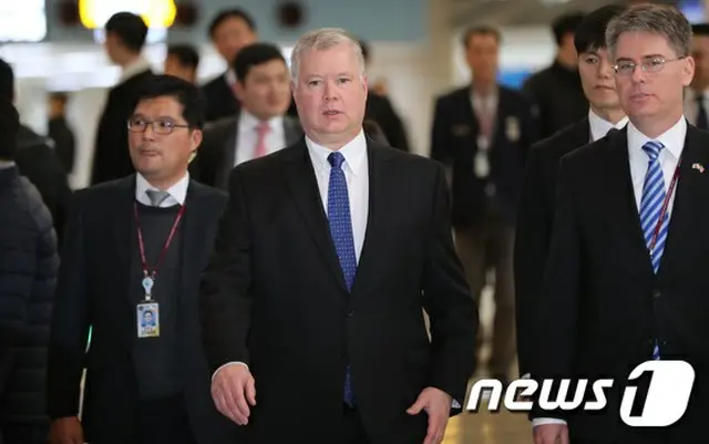 17日午後、韓国の金浦（キンポ）空港から日本へと出国をするビーガン米国務省特別代表（提供:news1）