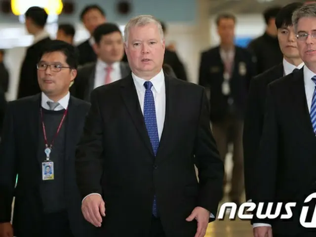 17日午後、韓国の金浦（キンポ）空港から日本へと出国をするビーガン米国務省特別代表（提供:news1）