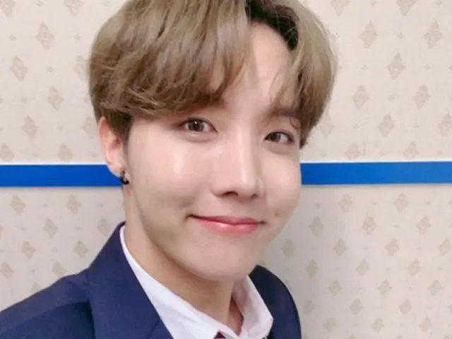 J-HOPE（防弾少年団）、明るい微笑みでSNSから近況報告、持ち前の和やかさでファンの心を温める（提供:OSEN）