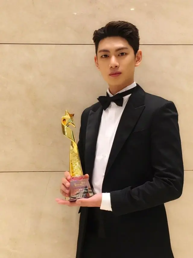 「エイティーン」俳優リュ・ウィヒョン、2019ワールドスター芸能大賞新人賞受賞（提供:Osen）
