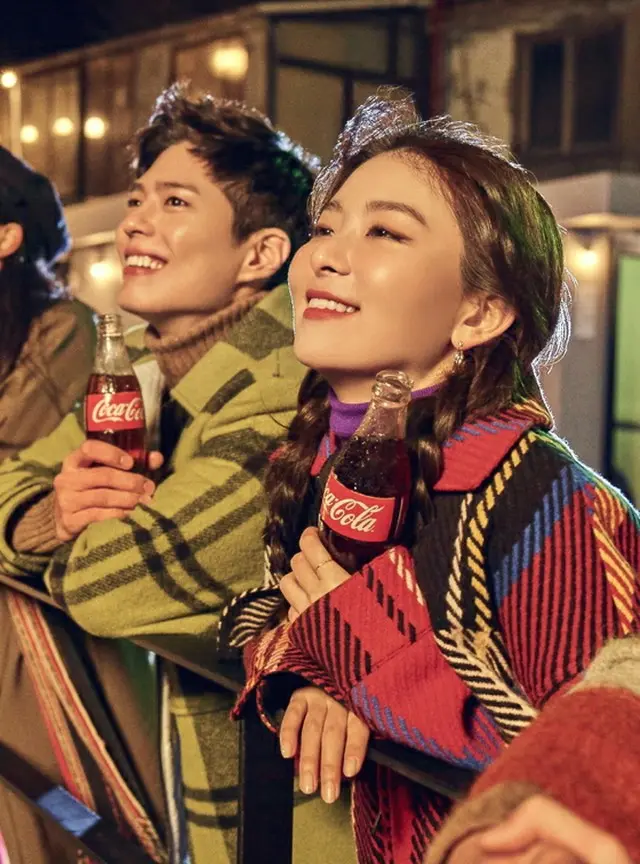 韓国コカ・コーラ、2020年新年キャンペーンモデルに俳優パク・ボゴム＆スルギ（Red Velvet）（提供:news1）