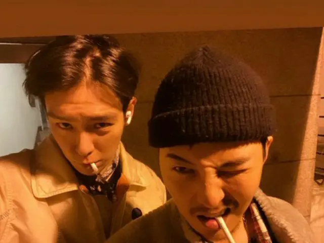 韓国ボーイズグループ「BIGBANG」メンバーのT.O.Pが、G-DRAGONと共に喫煙の写真を公開して話題になっている。（写真提供:OSEN）