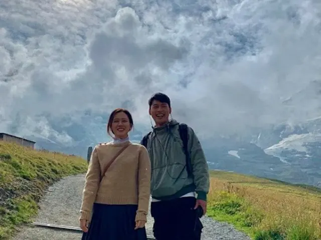ソン・イェジン＆ヒョンビン、インスタにツーショットで「幸せなイブを」、ドラマ「愛の不時着」で共演中（提供:news1）