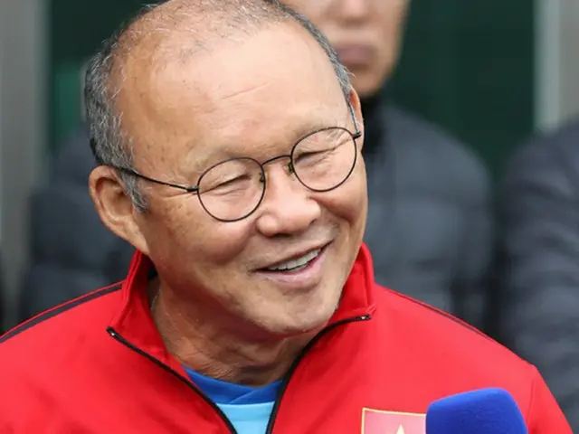 ベトナム代表のパク・ハンソ監督「限りない声援と愛を送ってくれたベトナムと韓国の国民に感謝」(提供:news1)