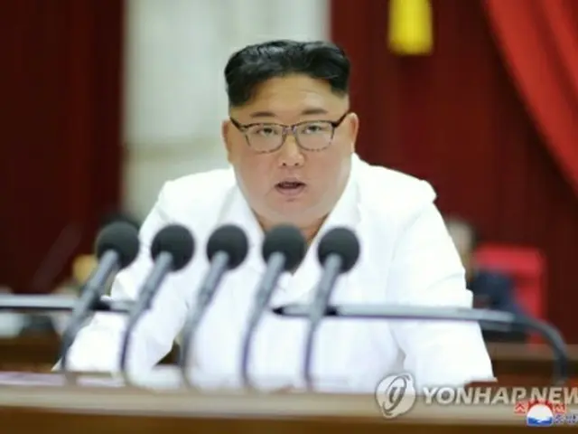 総会を進行する金委員長。朝鮮中央通信は２９日に党の中央委員会総会２日目が開催されたと報じた＝（朝鮮中央通信＝聯合ニュース）≪転載・転用禁止≫