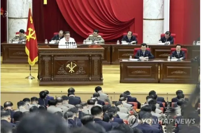 朝鮮中央テレビは３０日、金委員長が出席して総会の２日目が２９日に開かれたと伝えた＝（朝鮮中央テレビ＝聯合ニュース）≪転載・転用禁止≫