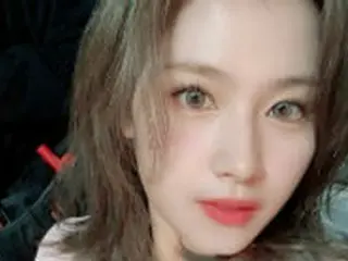 「TWICE」サナ、ピンクのスーツもお似合い「誕生日を祝ってくれてありがとう」