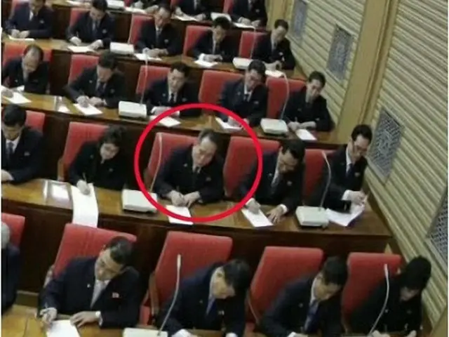 朝鮮中央テレビが公開した朝鮮労働党の中央委員会総会の様子。赤丸が李善権氏＝（聯合ニュース）
