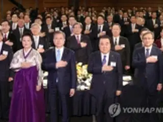 文大統領　４大財閥トップらと新年会＝経済活性化への意志強調