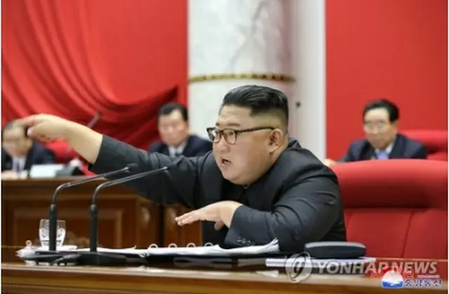 朝鮮中央通信は、先月３１日まで党中央委総会が開かれたと伝えた。３１日の総会で発言する金委員長＝（朝鮮中央通信＝聯合ニュース）≪転載・転用禁止≫