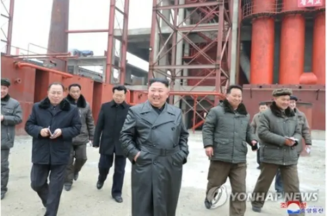 朝鮮中央通信は金委員長が肥料工場の建設現場を現地指導したと報じた＝7日、平壌（朝鮮中央通信＝聯合ニュース）≪転載・転用禁止≫