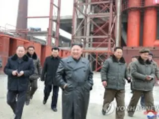 金正恩氏が肥料工場の建設現場に　今年最初の視察は農業部門