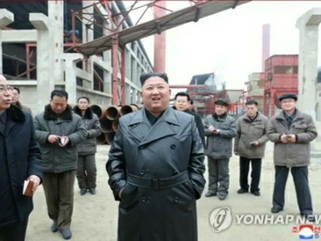 北朝鮮の朝鮮中央通信は７日、金正恩委員長が今年初の現地指導として平安南道・順川に建設中の肥料工場を視察したと報じた＝（朝鮮中央通信＝聯合ニュース）≪転載・転用禁止≫