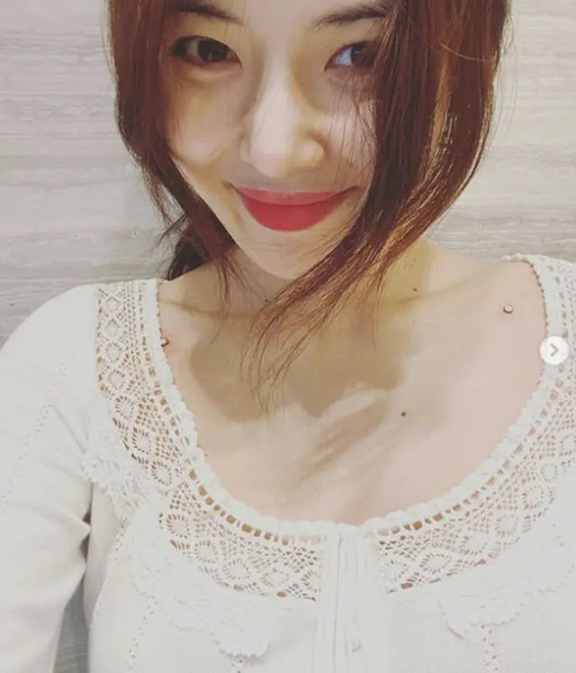 ヒョナ、インスタで鎖骨ピアスをアピール、ハン・イェスルの鼻ピアスに続きネットで話題に（提供:OSEN）