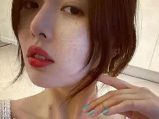 ヒョナ、インスタで鎖骨ピアスをアピール、ハン・イェスルの鼻ピアスに続きネットで話題に