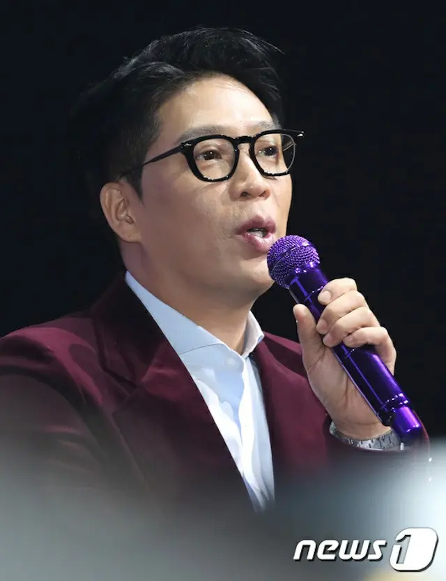 MCモン、不参加にも「2020 GAON CHART」で“今年の歌手賞10月音源部門”受賞=「音楽で報いる」（提供:news1）