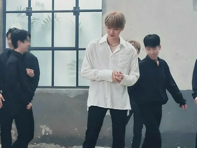 韓国歌手カン・ダニエルが、撮影のビハインド写真を公開して話題になっている。（写真提供:OSEN）