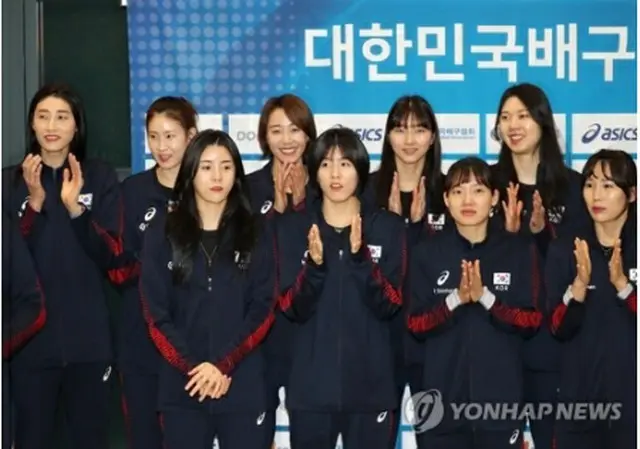 東京五輪アジア大陸予選で優勝して五輪出場権を獲得したバレーボール女子韓国代表＝13日、仁川（聯合ニュース）