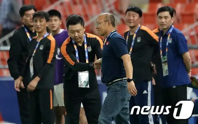 北朝鮮に逆転負け喫し五輪逃したベトナム代表、パク監督「全責任は私に」（画像:news1）