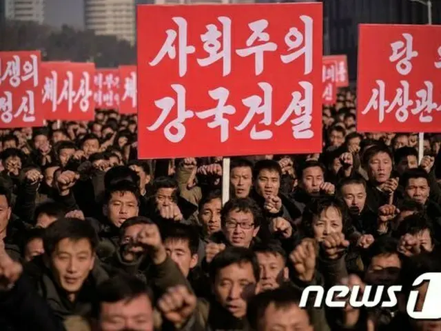 去る5日、北朝鮮のピョンヤンで開かれた“朝鮮労働党中央委員会支持集会”での参加者たち（提供:news1）