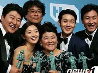 俳優ソン・ガンホ、「『パラサイト』でSAGアンサンブル賞を受賞、大物俳優の前で光栄…決して忘れない」