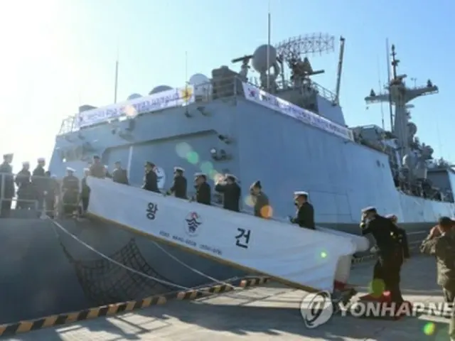 韓国政府の決定を受け、清海部隊の駆逐艦「王建」（4400トン）の活動範囲が従来のソマリア沖アデン湾からホルムズ海峡一帯へと一時的に拡大される。先月27日、釜山で清海部隊第31陣を乗せて出港しようとする王建（資料写真）＝（聯合ニュース）