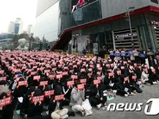 CJ ENM前でデモ決行の「X1」ファン、参加者は500人超え＝現地報道では「800人参加」