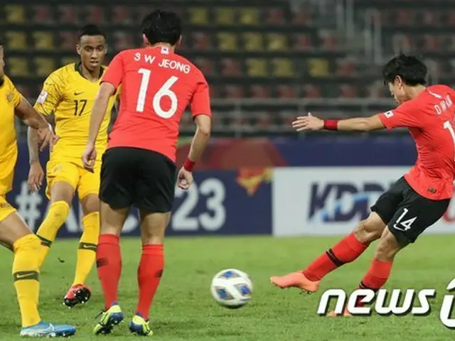 ＜サッカー五輪予選＞準決勝で決勝ゴールのキム・デウォン 「ストレスが吹き飛んだ」（画像:news1）