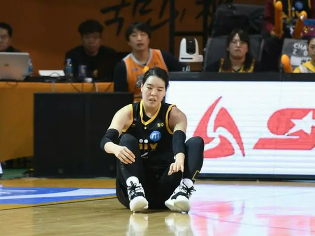 SNSでつらい心境吐露した韓国女子バスケ選手、試合後の記者会見で涙…「最近とてもつらい」（提供:OSEN）